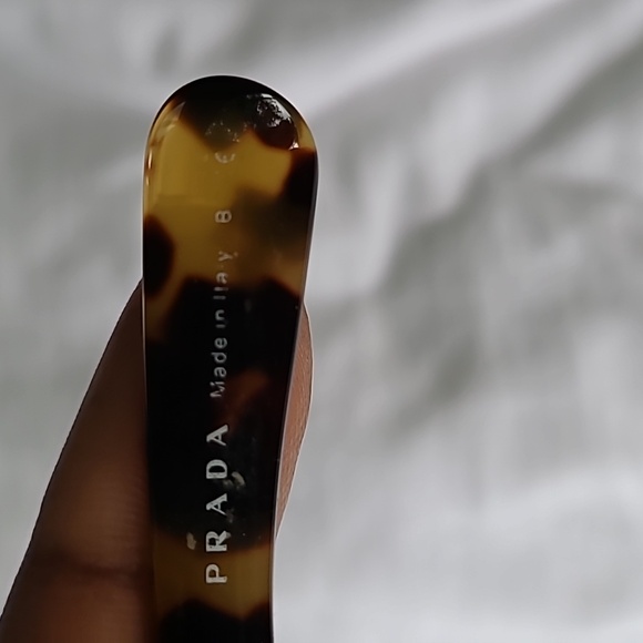 Leopard Print Prada Sunglasses are exquisite to taste! Very classy and stylish. - Picture 8 of 13